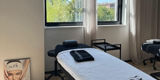 Alex Cosmetic: Velvet Evo