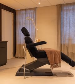 Top 3 Black Facial bed