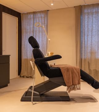 Top 3 Black Facial bed