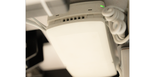 2c. | Controleer of de controlebox werkt door te kijken of het groene lampje brandt. Brandt het niet? Volg 2d. Brandt het wel? Volg 2e.