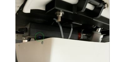 3c. | Check under the mattress whether the blue light on the adapter is working. Is it on? Follow 3d. Is it not lighting up? Follow 3e.