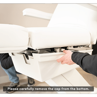 3c. | Please carefully remove the cap from the bottom.