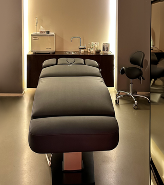 Wellness esthetician bed (Top 3)